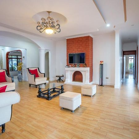 Sprunger Avenue - Tulia Homes Moshi Kültér fotó