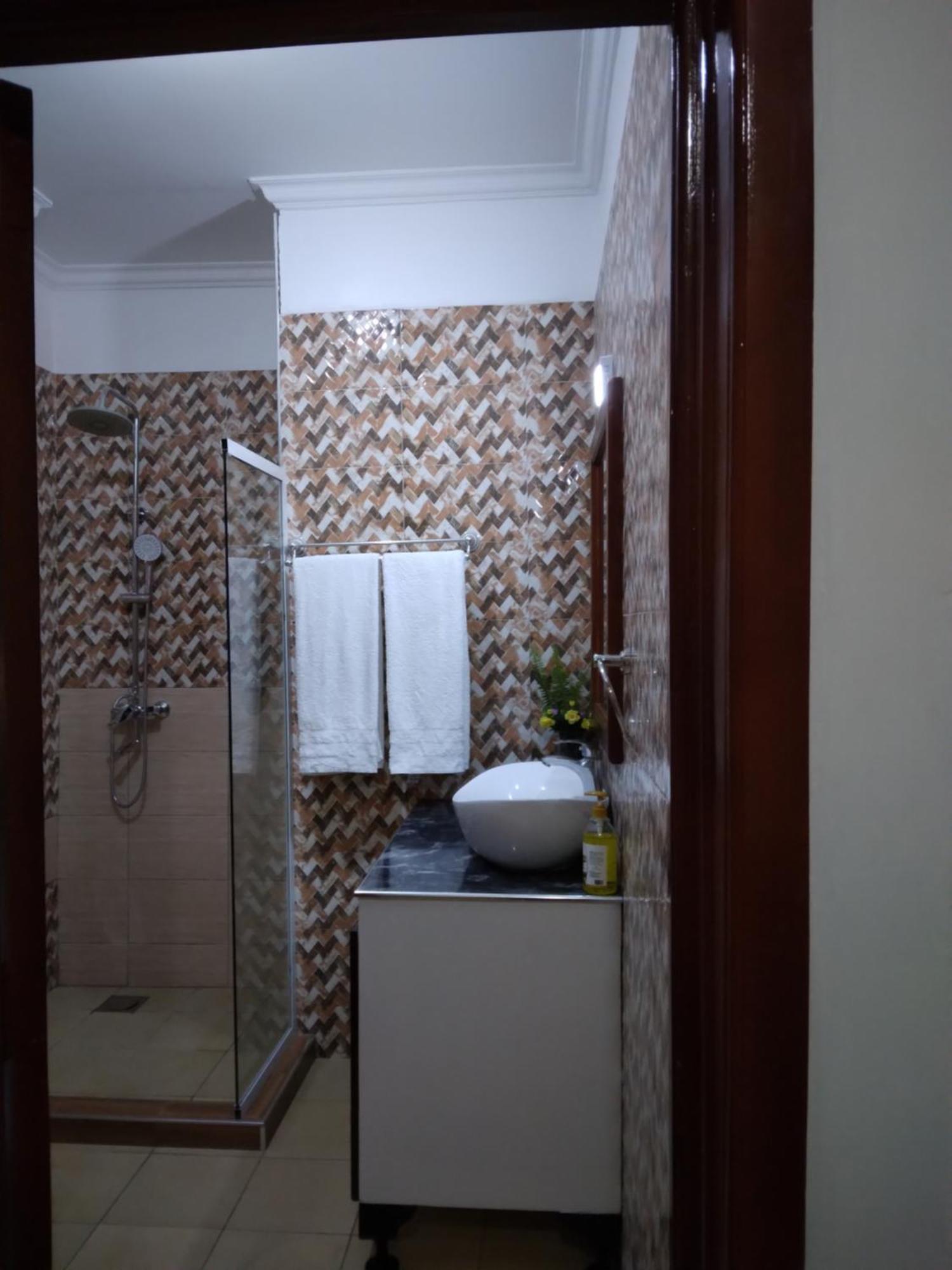 Sprunger Avenue - Tulia Homes Moshi Kültér fotó
