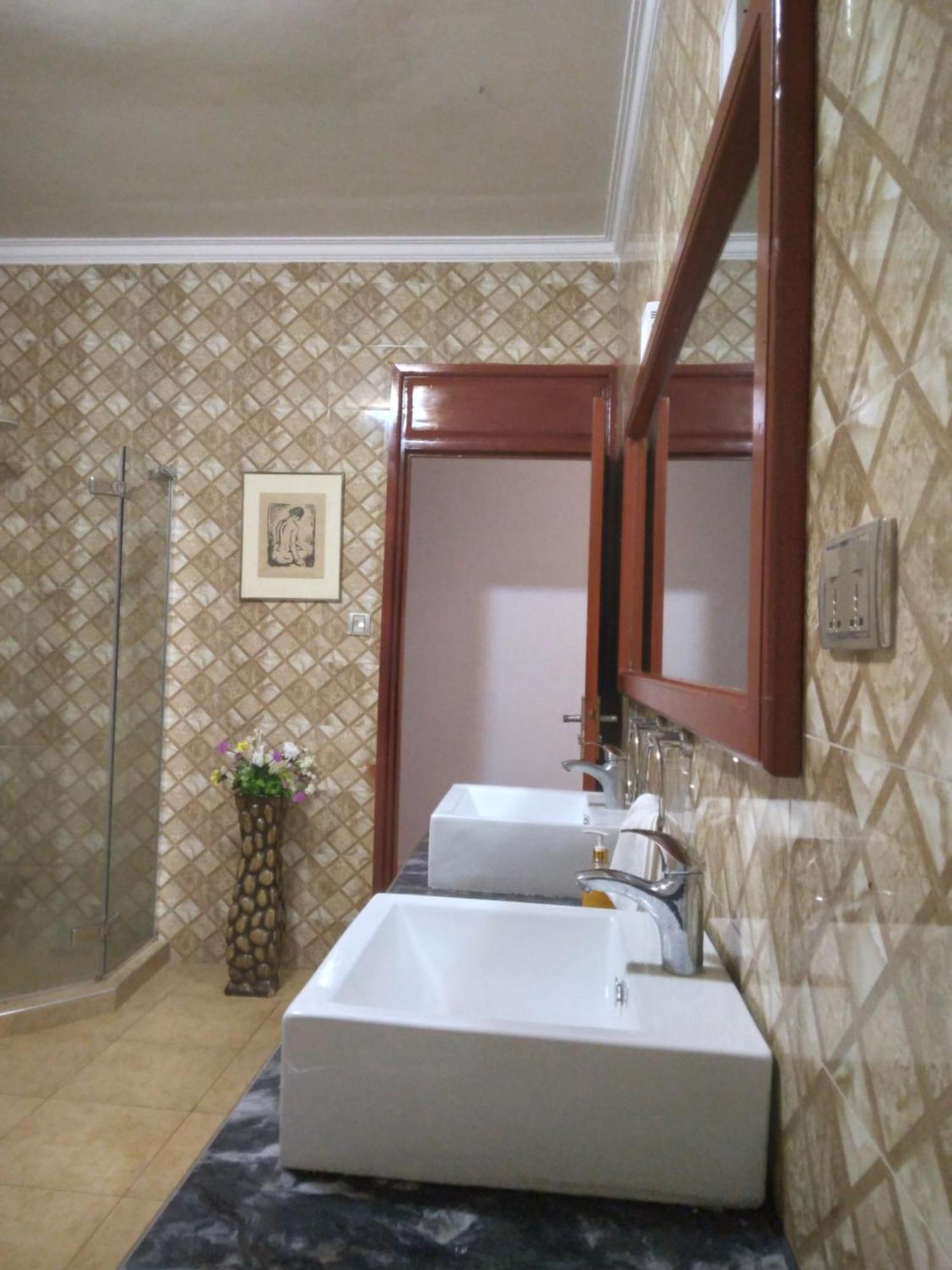 Sprunger Avenue - Tulia Homes Moshi Kültér fotó