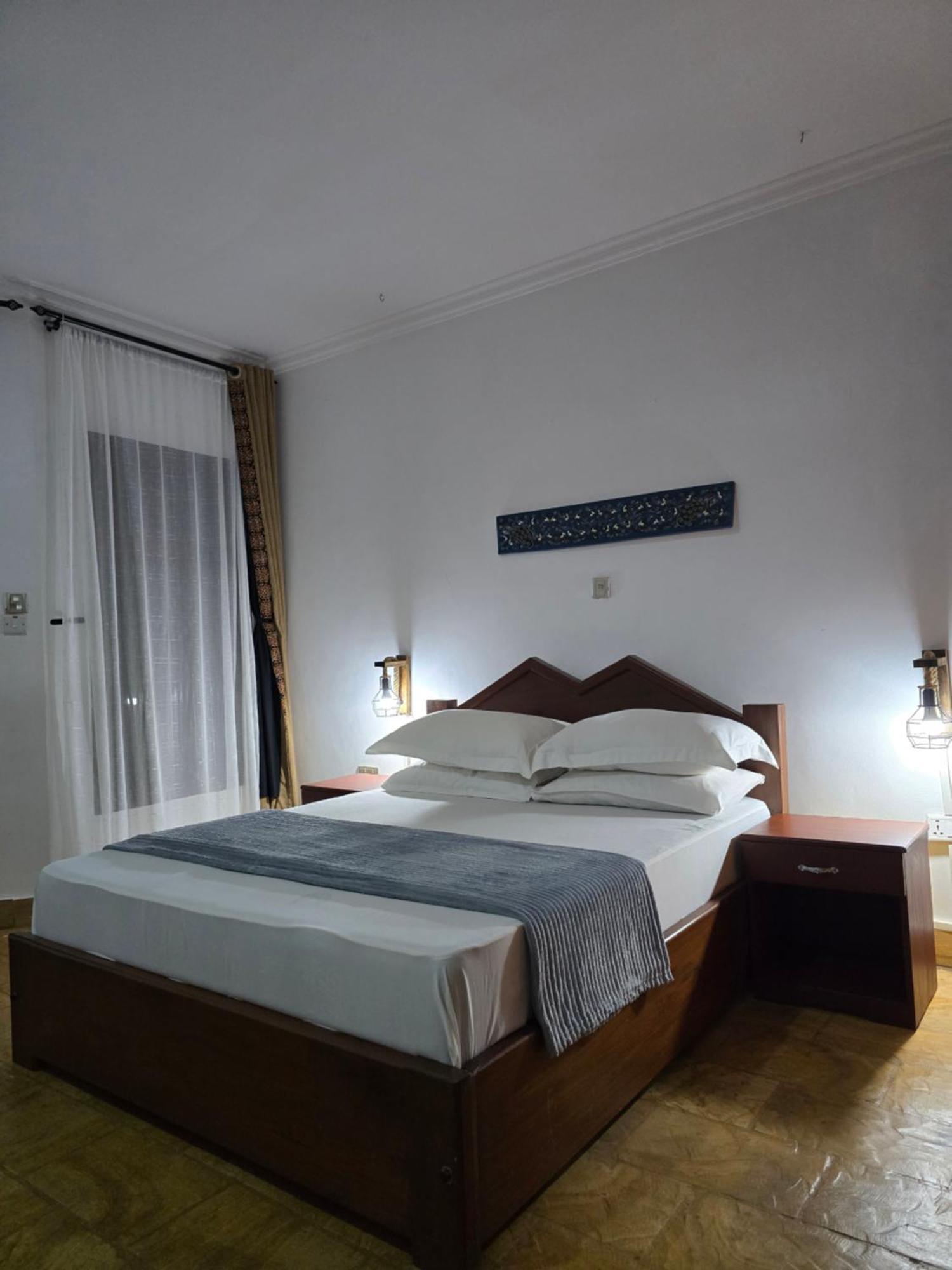 Sprunger Avenue - Tulia Homes Moshi Szoba fotó