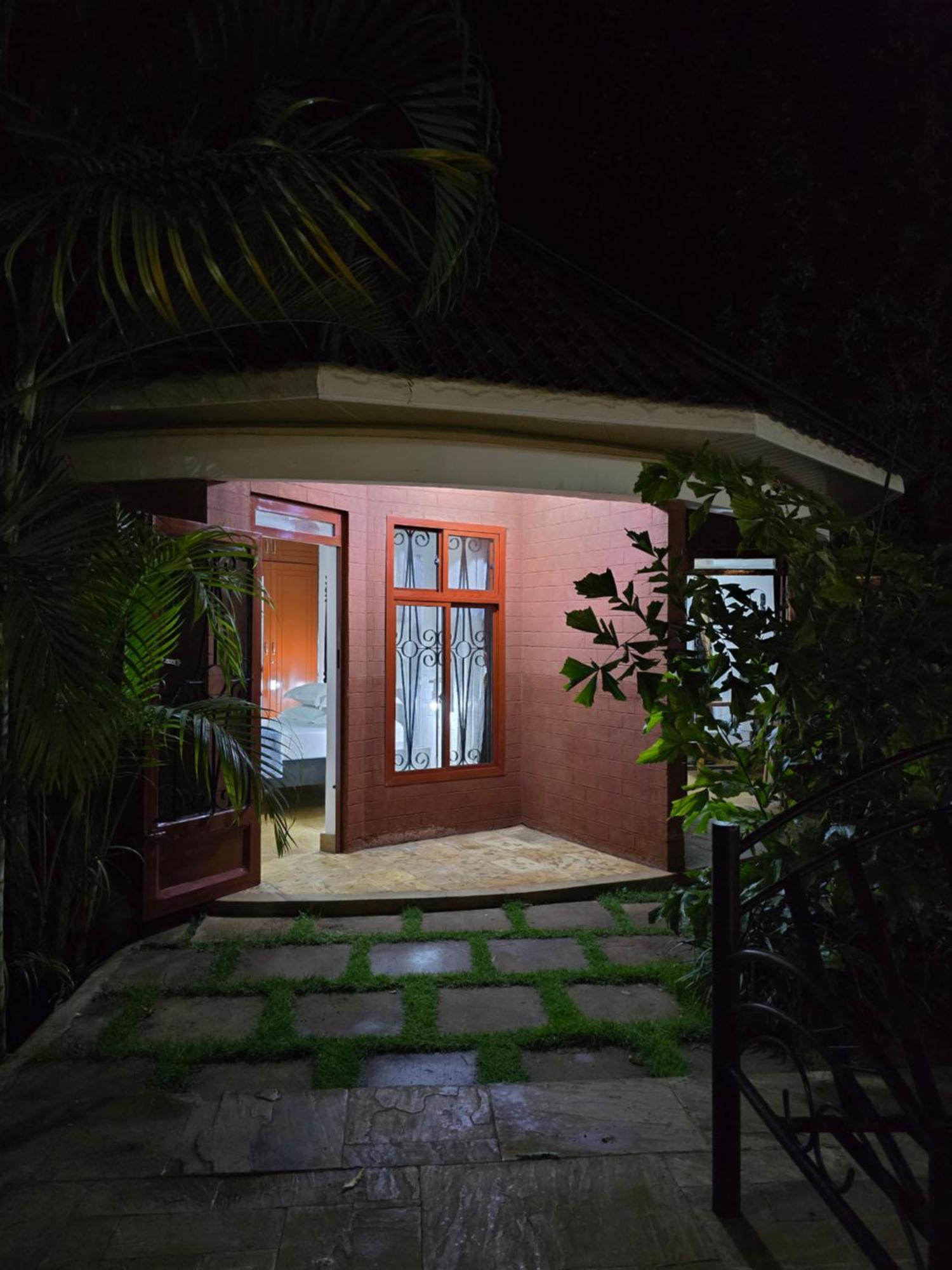 Sprunger Avenue - Tulia Homes Moshi Szoba fotó